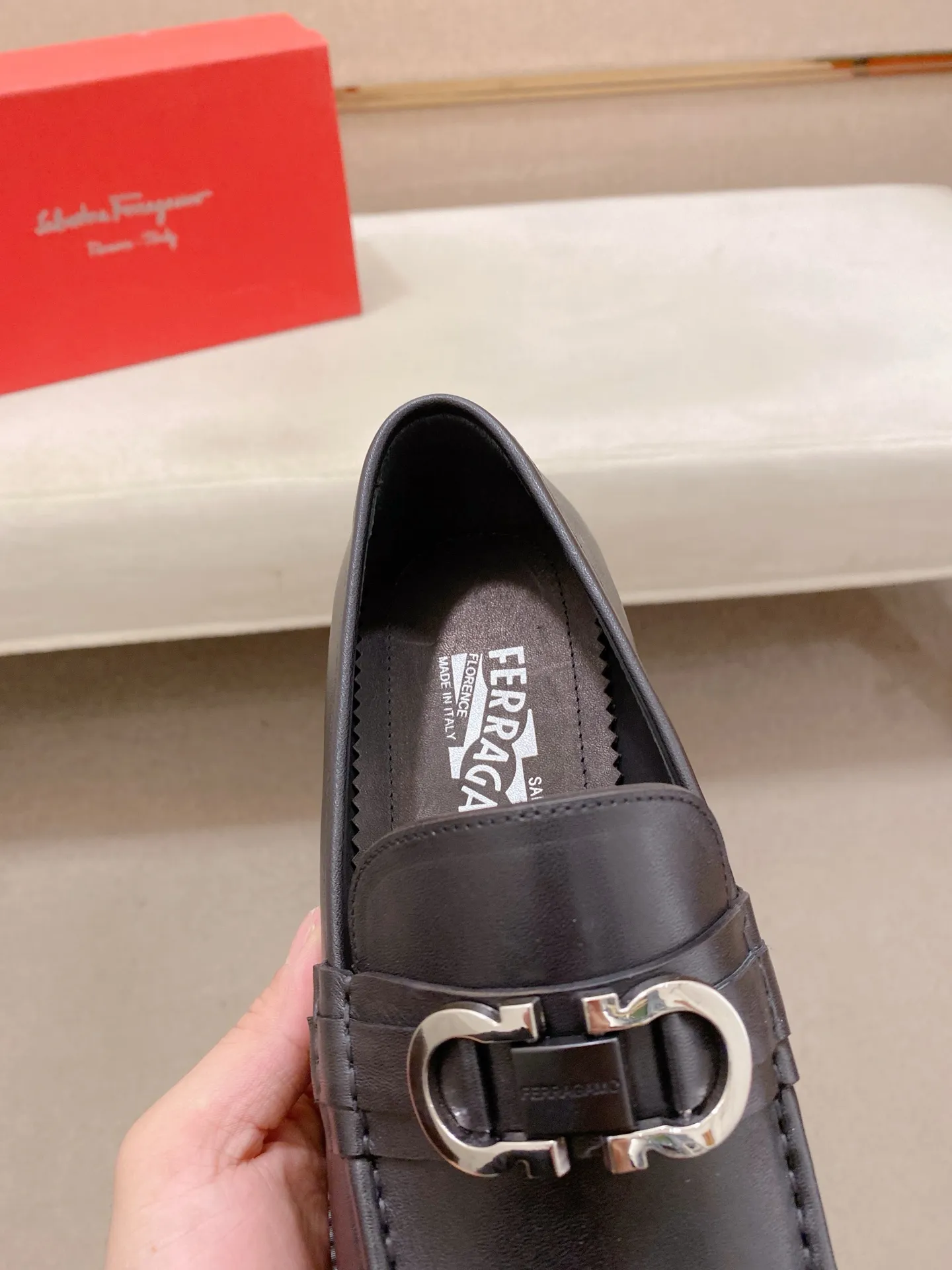 Men's shoes💰: 560💰 High version Ferragamo quality! 🆕🆕Exclusive hot-selling products in stock🔥🔥New products on the shelves, high-quality shoes, high-end driving shoes, with complete packaging! 💪 💪 Material: imported patented cowhide 🐂 + imported high-quality water-dyed cowhide lining + wear-resistant outsole 👍🏻👍🏻 Features: high-end and comfortable, purely handmade 🚀 🚀 Create the perfect shoes that suit you best 🔥 🔥 Size: (38-44) Can be customized 45 non-returnable!